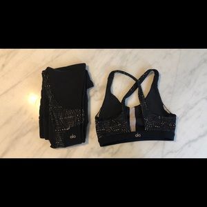 ALO yoga matching set! Black with cutout detail